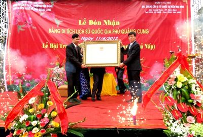Di tích Phủ Quảng Cung đón Bằng công nhận Di tích Quốc Gia