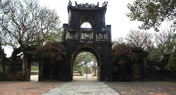 Bia Đền Lý Thường Kiệt