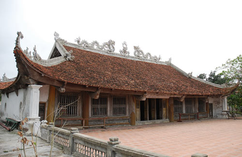 Ngôi Đình cổ giữa đảo Quan Lạn