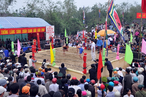 Hội vật làng Sình