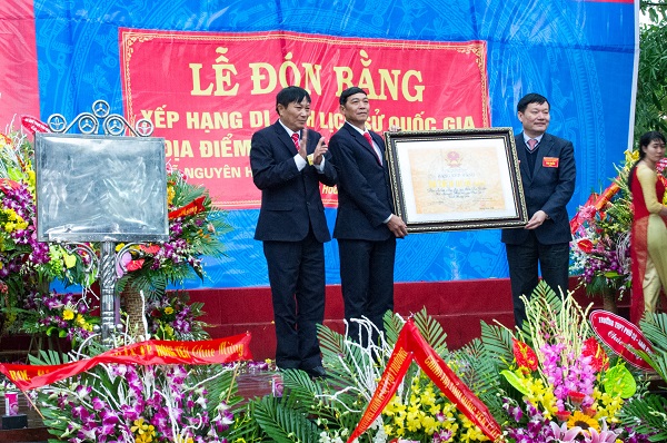 Hưng Yên: Đón Bằng Di tích lịch sử quốc gia Cây đa và đền La Tiến