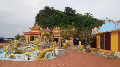 Đền Bà Đế