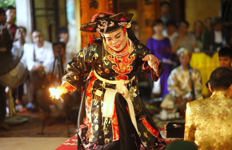Lên Đồng là gì?