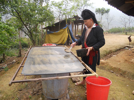 Làm giấy - Nghề truyền thống của một số Dân tộc thiểu số