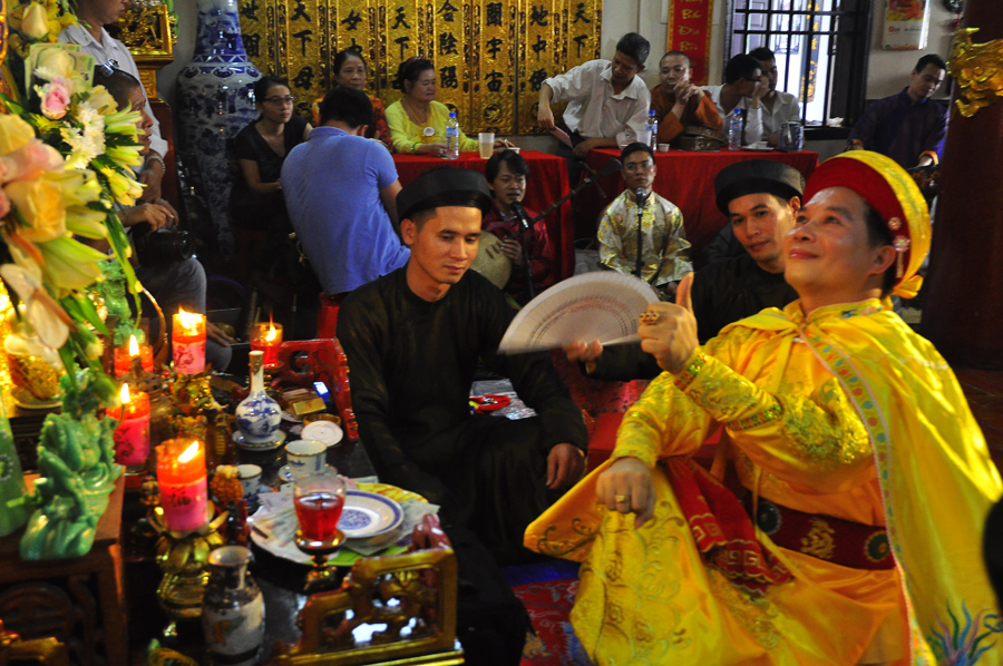 Nghi lễ Chầu văn của người Việt ở Nam Định