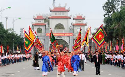 Suy nghĩ về sân khấu hóa trong Lễ hội hôm nay