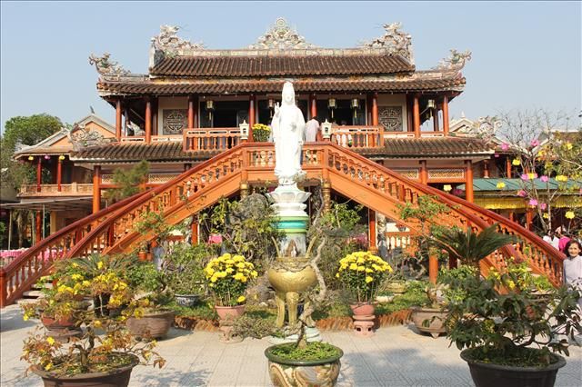 Ngày Tết viếng Chùa miền Tây