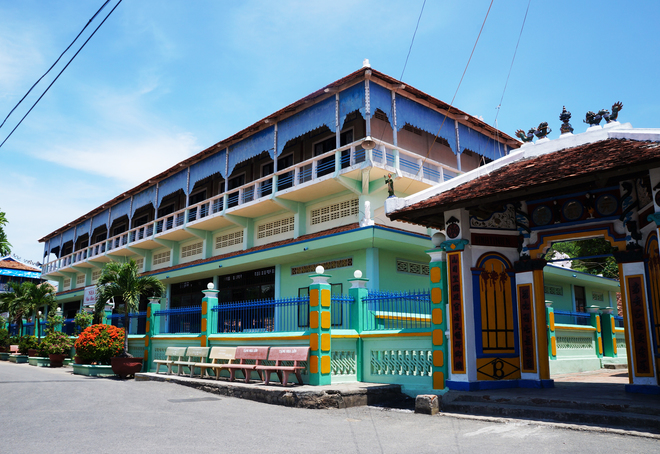 Khu Di tích Nhà Lớn