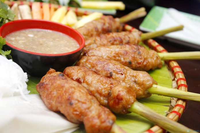 Đến Festival Huế nhớ ăn nem lụi