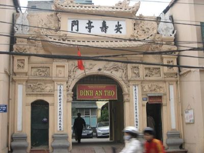 Thụy Khuê: giữ hồn Việt từ những cổng làng