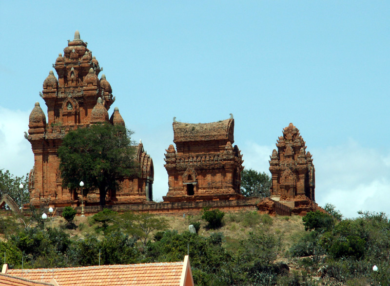 Tháp Bánh Ít