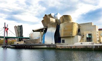 Bông hoa thép ở thành phố Bilbao