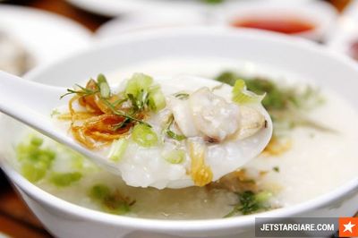 Cháo Hàu bên sông Nhật Lệ