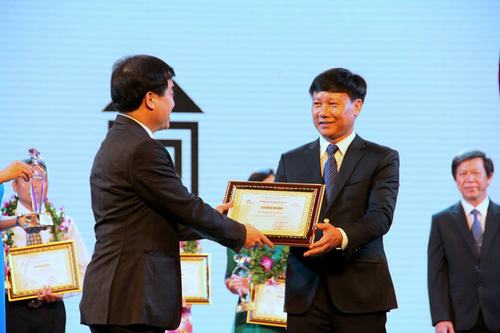 Bảo tàng Dân tộc học Việt Nam nhận danh hiệu “Điểm tham quan hàng đầu Việt Nam năm 2016”