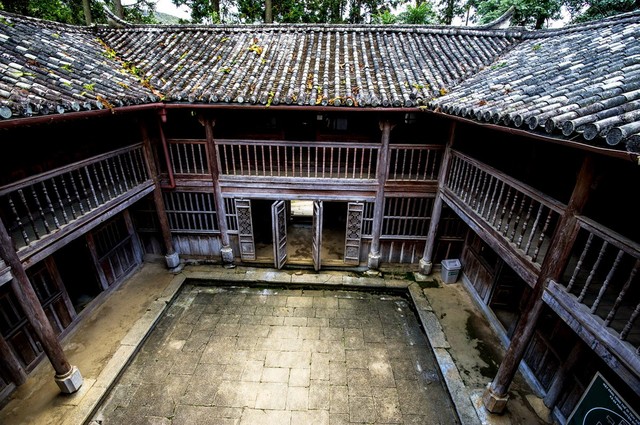 Ghé dinh thự Vua Mèo trên đất Hà Giang