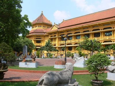 Trưng bày “Nét vàng son - Đồ gỗ sơn son thếp vàng”