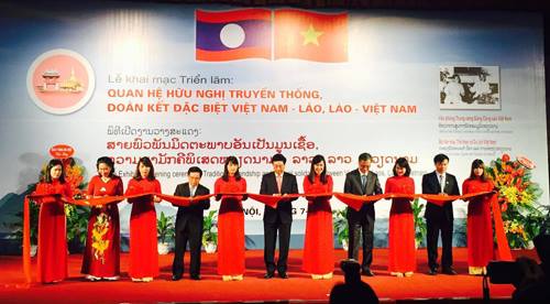 Khai mạc triển lãm về quan hệ hữu nghị truyền thống Việt Nam - Lào