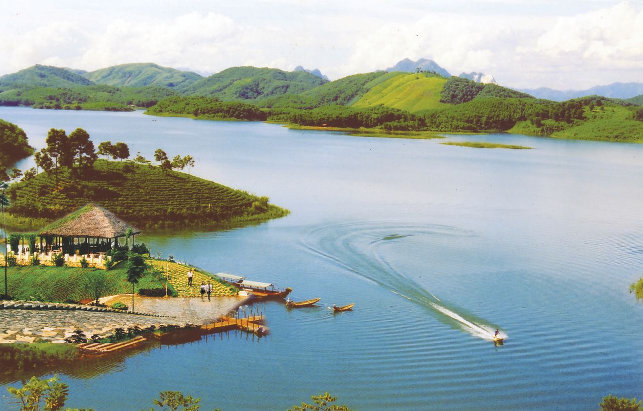 Thác Bà - Vẻ đẹp hoang sơ và truyền thuyết