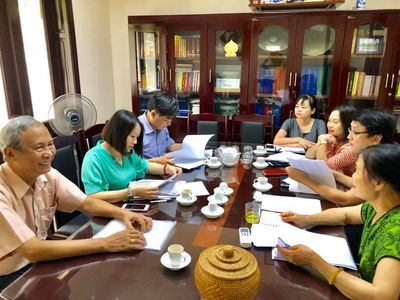 Bàn giao Danh mục tài liệu, hình ảnh liên quan đến những lần Chủ tịch Hồ Chí Minh về thăm và làm việc tại Bắc Ninh