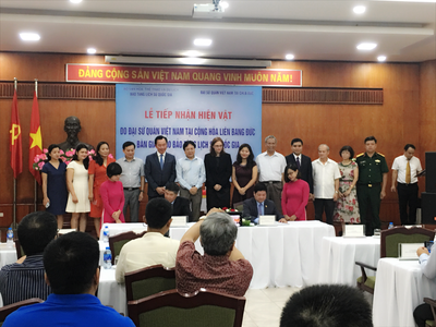 Bảo tàng Lịch sử quốc gia tiếp nhận hiện vật