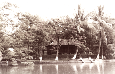 Trang nghiêm mà không thần bí, chắc chắn mà giản dị và ấm cúng