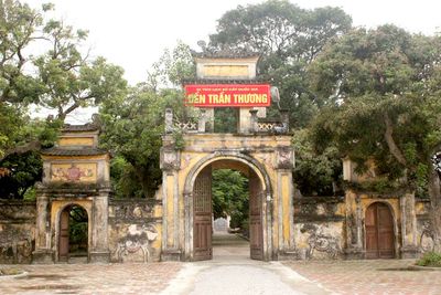 Đền Trần Thương 