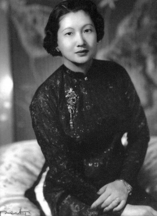Chuyện về Nam Phương Hoàng Hậu