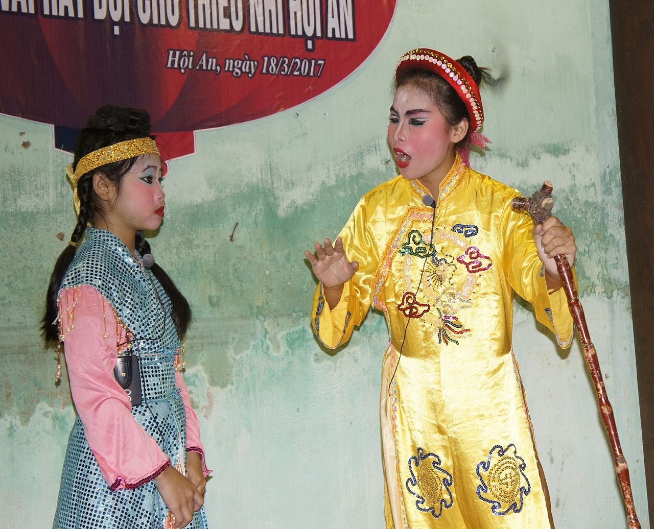 Theo chân gánh hát Bội gia đình xuống phố