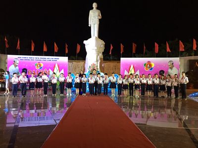 Tượng đài Chủ tịch Hồ Chí Minh ở Nha Trang: Nụ hôn của hòa bình với chiến tranh trên biển Cam Ranh