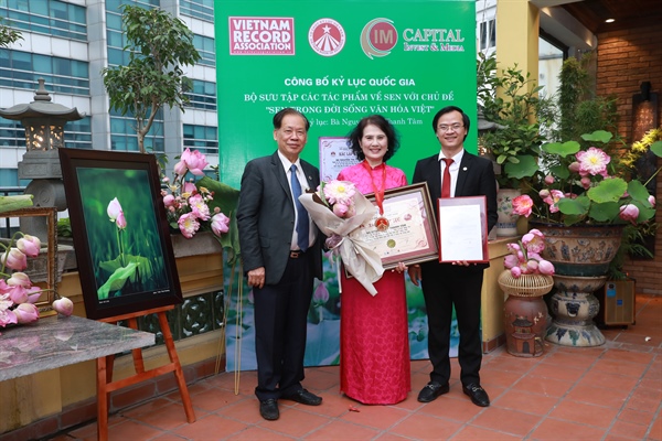 Trao Chứng nhận Xác lập Kỷ lục Việt Nam cho Bộ sưu tập “Sen trong đời sống văn hóa Việt”