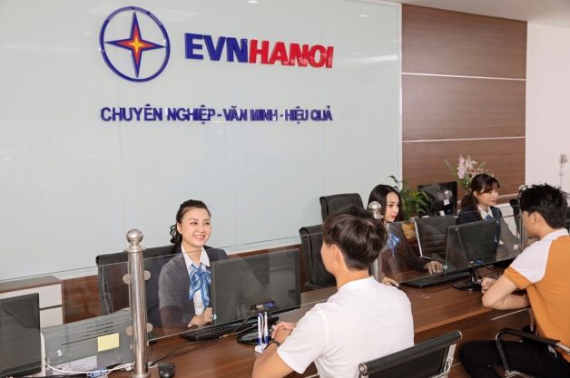 EVNHANOI: Đẩy mạnh ứng dụng công nghệ, tạo thuận lợi cho khách hàng thanh toán không tiền mặt