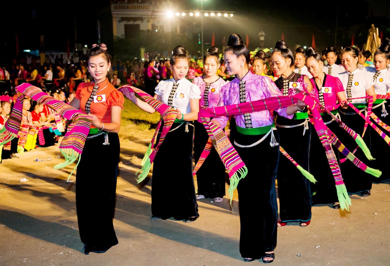 Xòe người Thái