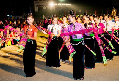 Xòe người Thái