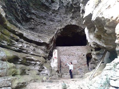 Hang chùa Bụt Cao Quảng