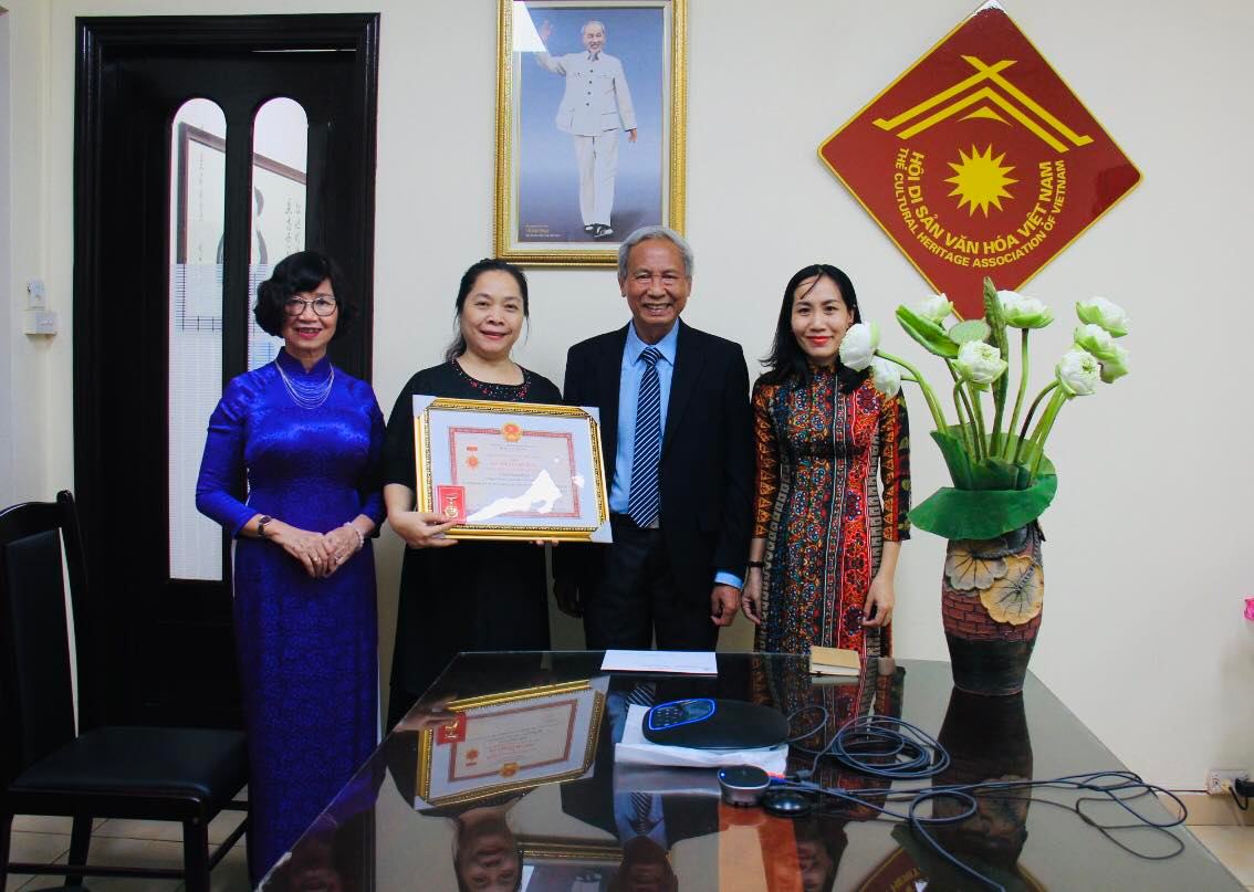 Hội Di sản Văn hóa Việt Nam: Trao tặng Kỷ niệm chương Vì sự nghiệp Di sản văn hóa Việt Nam cho GS.TS Susan Bayly