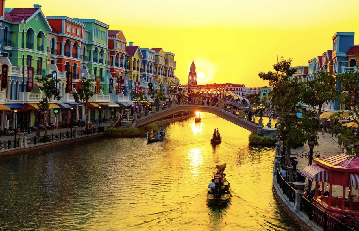Khám phá hè bùng nổ với phố bia Tây đầu tiên tại Phú Quốc