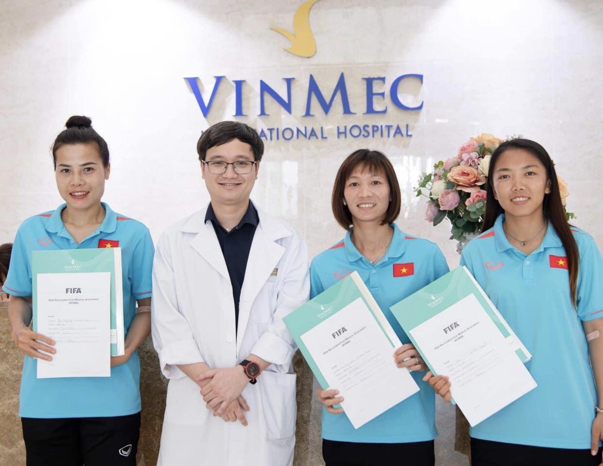 Y học thể thao Vinmec đánh dấu sự trở lại sân cỏ của Thái Thị Thảo và Chương Thị Kiều