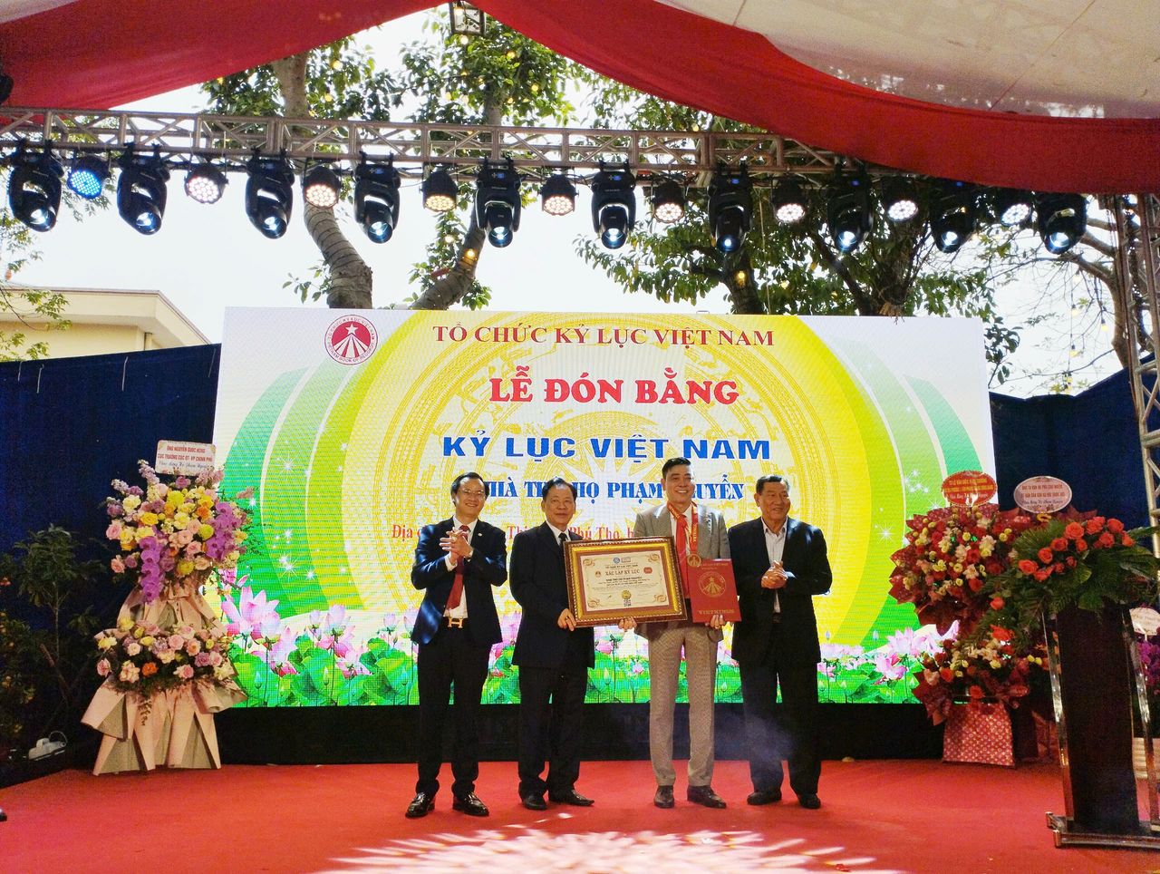 Lễ đón Bằng Kỷ lục Việt Nam Nhà thờ Tổ họ Phạm Nguyễn