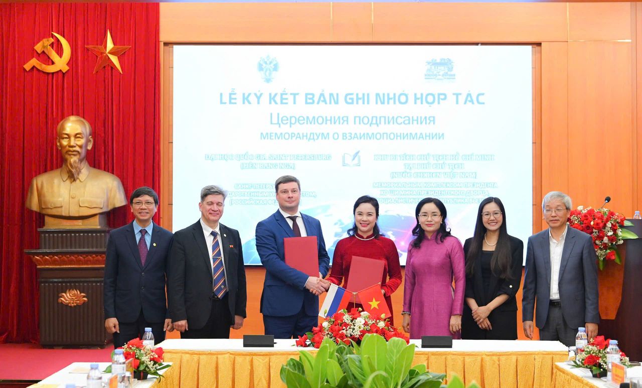 Lần đầu tiên Ký kết hợp tác giữa Khu Di tích Chủ tịch Hồ Chí Minh và Đại học Quốc gia Saint Petersburg