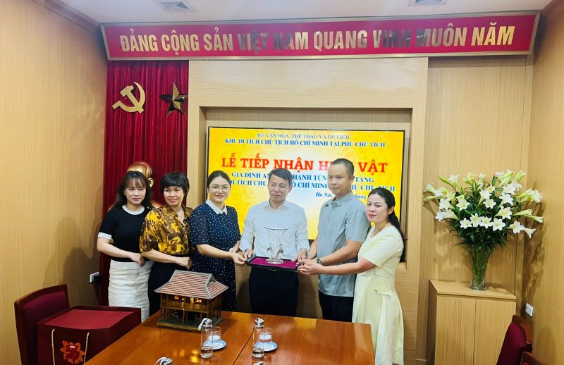 Khu Di tích Chủ tịch Hồ Chí Minh tại Phủ Chủ tịch tiếp nhận hiện vật
