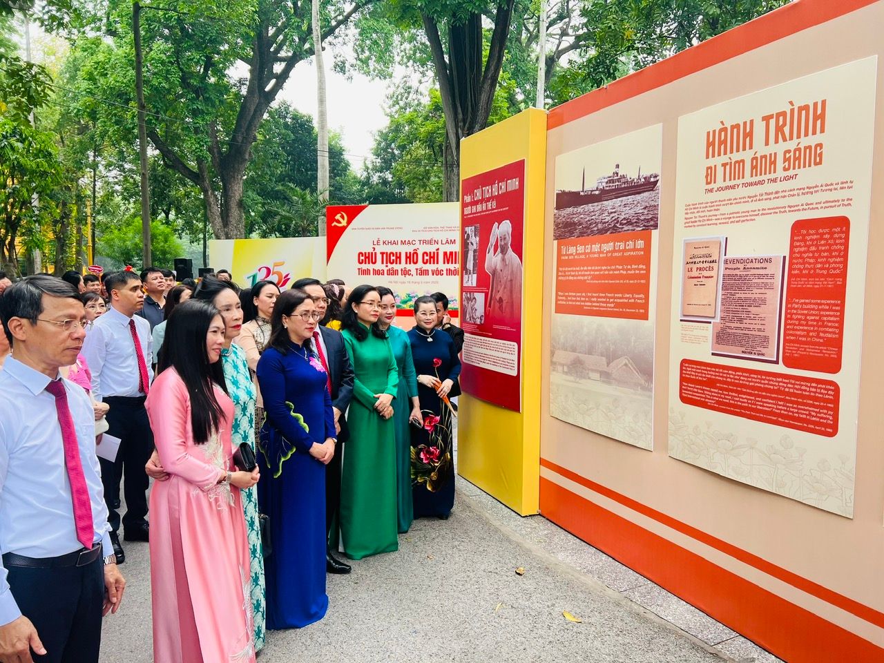 Khai mạc triển lãm “Chủ tịch Hồ Chí Minh - Tinh hoa dân tộc, tầm vóc thời đại”
