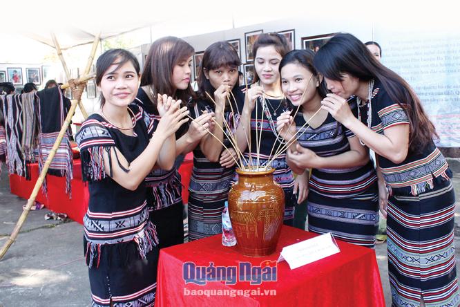 Nghề dệt thổ cẩm làng Teng