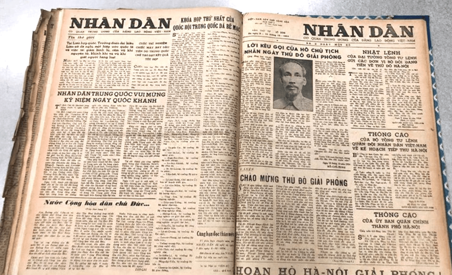 Báo Nhân dân số 236 phát hành ngày 9101954, trang nhất đăng bài viết với tiêu đề “Lời kêu gọi của Hồ Chủ tịch nhân ngày Thủ đô Giải phóng”. (Ảnh tư liệu)..png