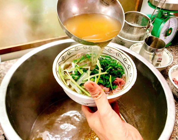 DI SẢN “SỐNG” HAY DI SẢN “ĐÓNG BĂNG”: Lời giải từ BÁT PHỞ NAM ĐỊNH đến GÁNH GỐM BÁT TRÀNG