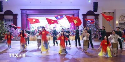 Ra mắt Câu lạc bộ Di sản áo dài Việt Nam tại Lào