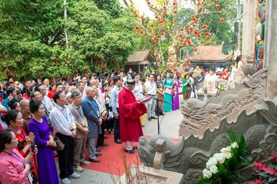 Hội Di sản Văn hóa Việt Nam dâng hương tưởng nhớ các vua Hùng