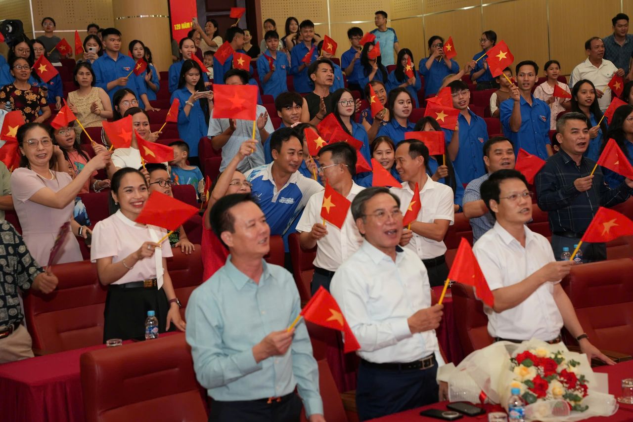 Chương trình nghệ thuật “Bác Hồ - Hai tiếng thiêng liêng” được khán giả đón nhận nồng nhiệt tại Hà Tĩnh