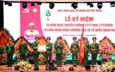 Bảo tàng Lịch sử Quân sự Việt Nam đón nhận Huân chương Bảo vệ Tổ quốc hạng Ba