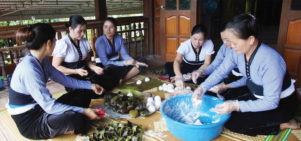 Còn thương nhau thì ăn bánh Ít Uôi